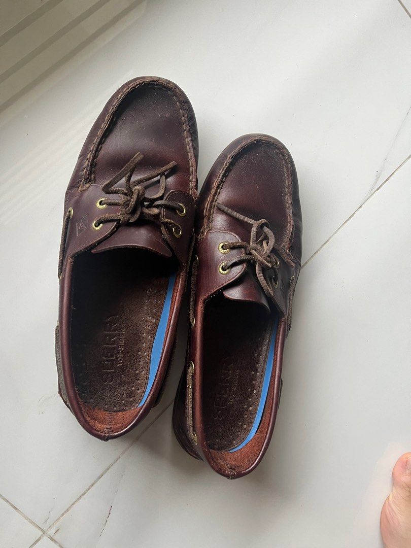Maroon sperrys store