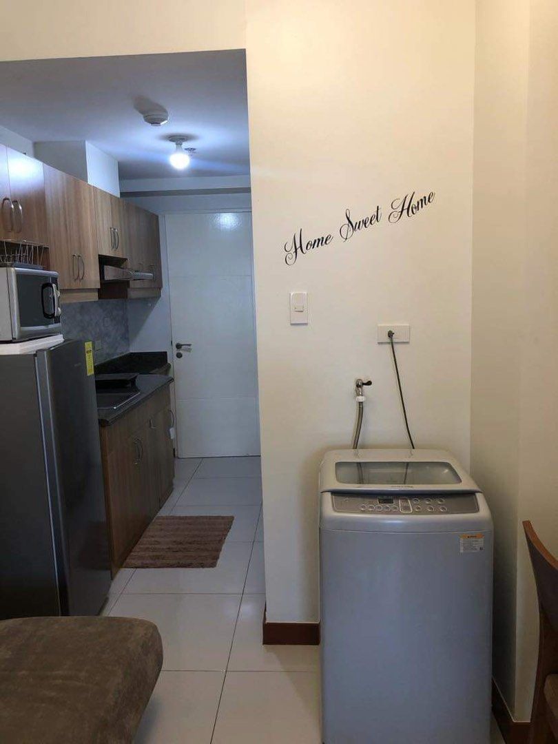 Studio For Rent Makati (Category: Apartments & Condos) located in Makati City. Submitted by earl_13 (Listing ID 1286297440, Image 3). Description: Fully Furnished 24sqm - 1 bedroom unit at Brio Tower. Location: Pet Plans Tower, 444 EDSA, Guadalupe Viejo, Makati City ✔️Very Accessible ✔️View is Facing Amenity and Rockwell ✔️Owner is very accommodating 1 month deposit, 1 month advance. ✔️I am direct to owner .