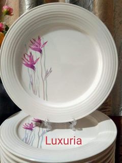 Tupperware Luxuria Dinner Plates (bird of paradise)