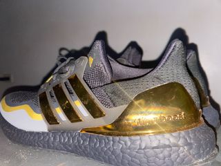Adidas ultra top boost gold zara