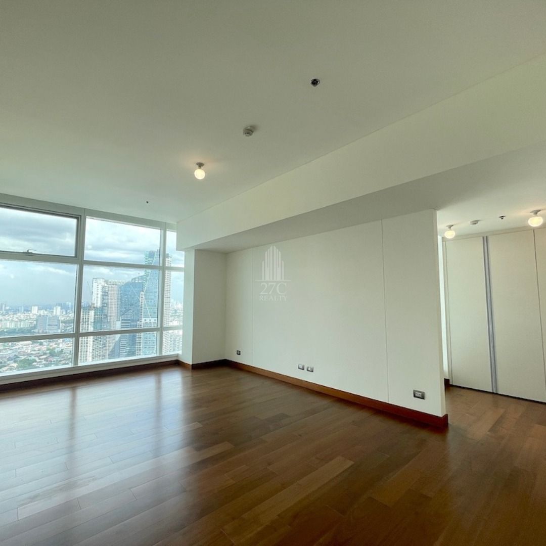 Luxury 2BR Penthouse Balcony Parking Luxembourg | Apartment in Luxembourg