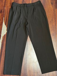 UNIQLO wide pleated trousers