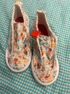 US Kids Size 10 Brand New Comfortable Kids Slip on Sneakers with celvro for convenience | Brand: Blowfish | Trendy Color and Floral design