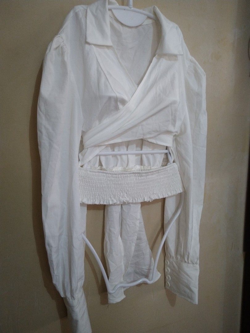 White long sleeves cross tie top (Category: Longsleeves) located in Malabon City. Submitted by abeilleshop (Listing ID 1286323279, Image 1). Description: Like new •S to semi M -HAVENT USED ONLY STUCK IN THE CLOSET -minimal flaw of removable stain in one tie (Not visible since it is located in the tie where material/tela crosses each other) -rfs: decluttering, walang pag gagamitan •LAST PRICE POSTED MOP: gc4sh shipping: lalam0ve (Metro Manila) or 