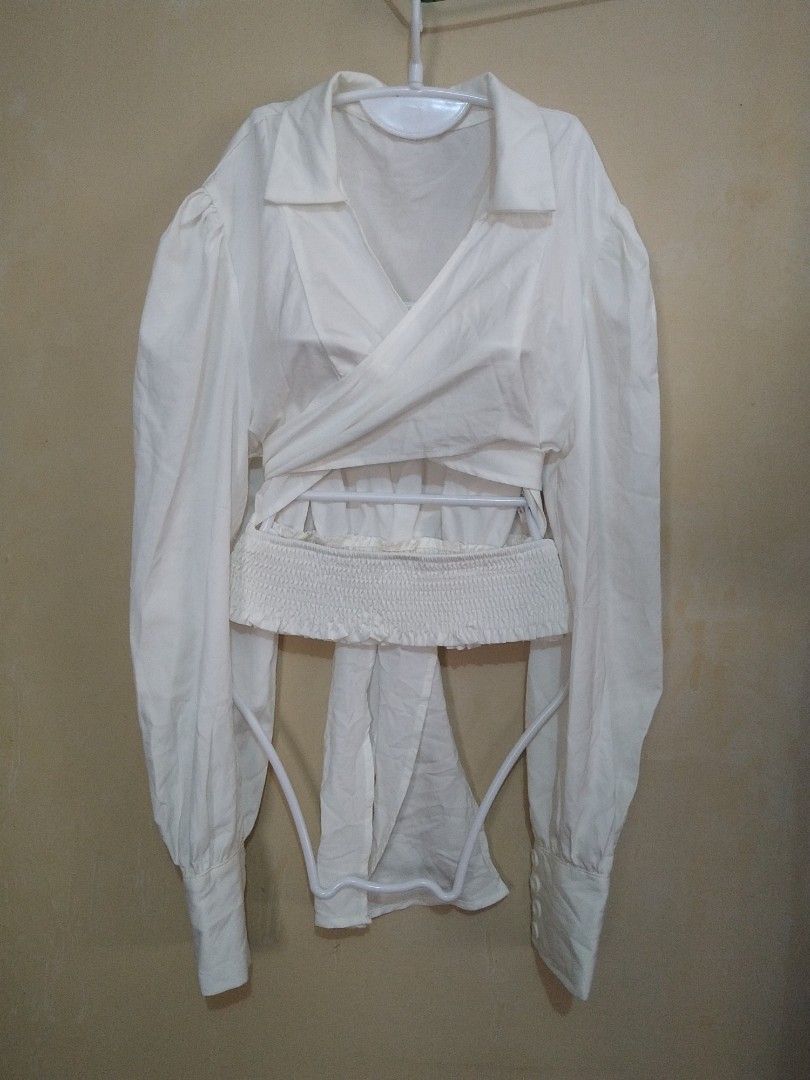 White long sleeves cross tie top (Category: Longsleeves) located in Malabon City. Submitted by abeilleshop (Listing ID 1286323279, Image 2). Description: Like new •S to semi M -HAVENT USED ONLY STUCK IN THE CLOSET -minimal flaw of removable stain in one tie (Not visible since it is located in the tie where material/tela crosses each other) -rfs: decluttering, walang pag gagamitan •LAST PRICE POSTED MOP: gc4sh shipping: lalam0ve (Metro Manila) or 