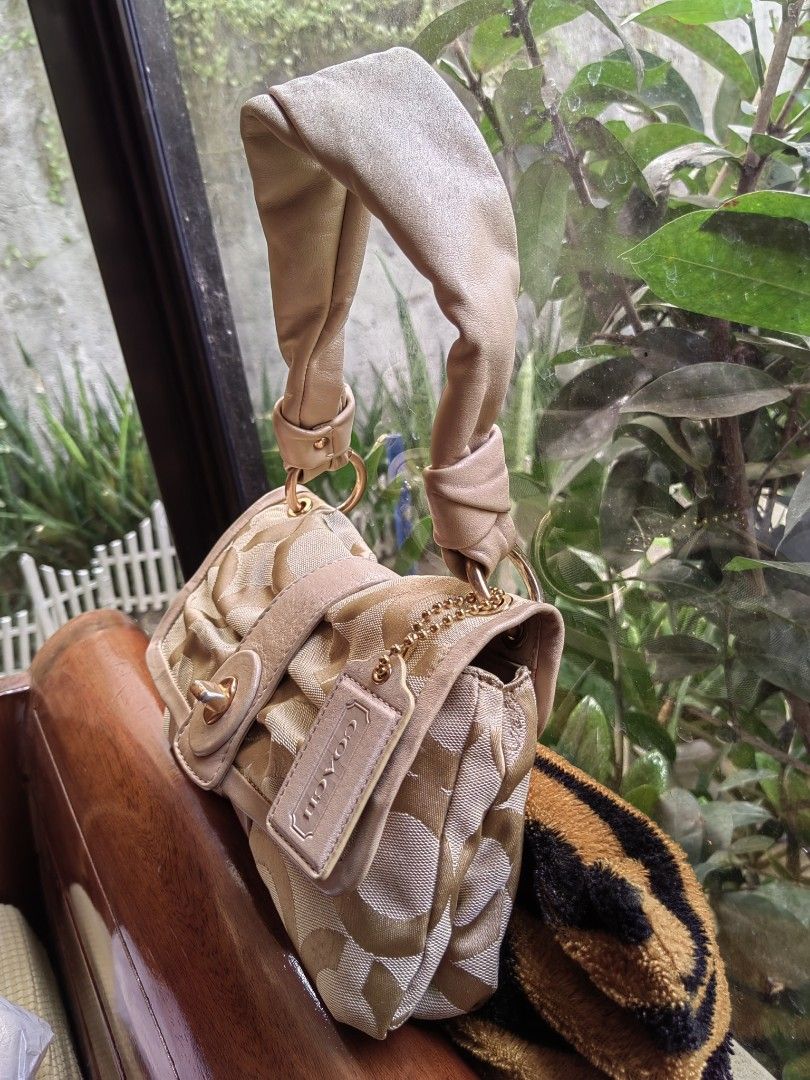 Coach parker discount signature bag