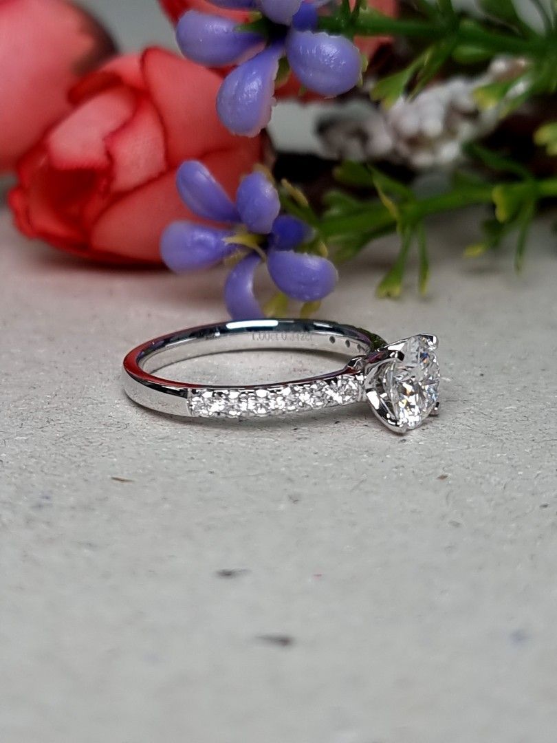 Wedding ring clearance around engagement ring