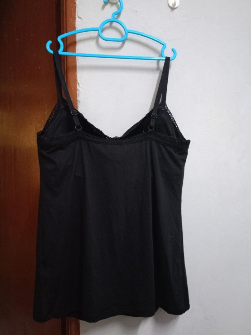 1 -06) Uniqlo Seamless Sleeveless Body Shaper Bra Top L, Women's Fashion,  Tops, Other Tops on Carousell
