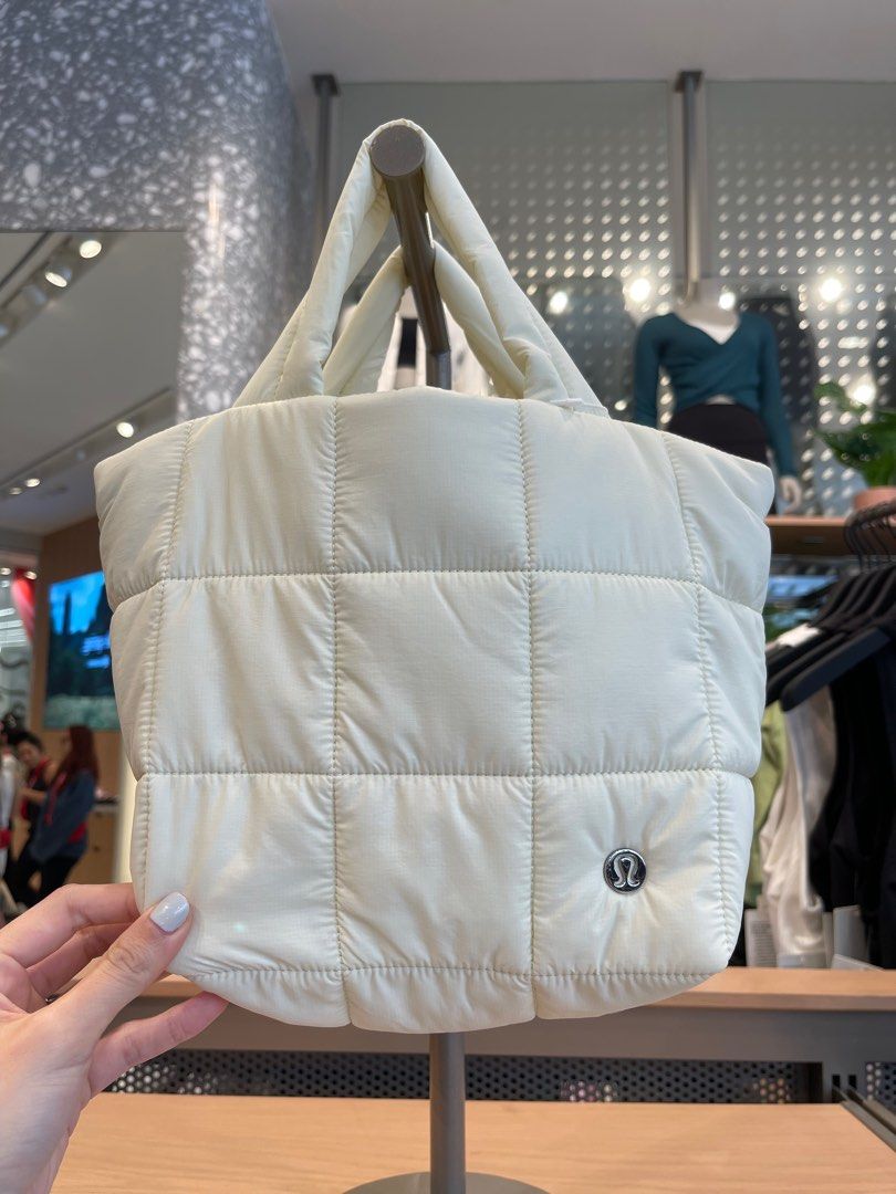 Lululemon Quilted Grid Crossbody Bag 5L, Men's Fashion, Bags, Sling  Bags on Carousell