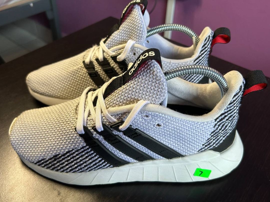 Adidas questar hotsell flow cloud white