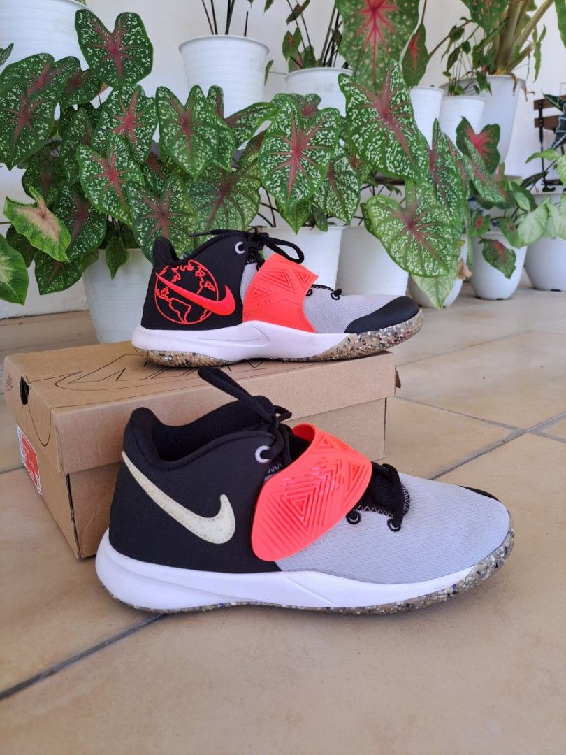Authentic Nike Shoes Kyrie Flytrap iii se Men s Fashion Footwear