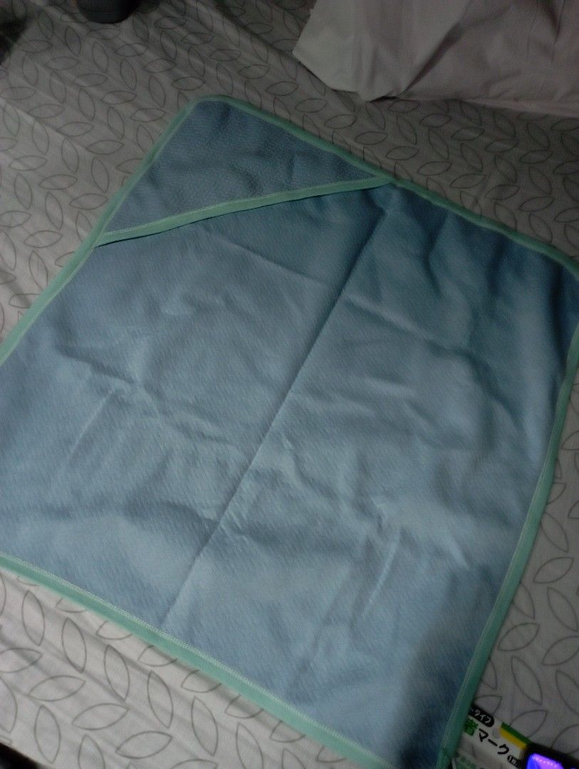 Baby towel (Category: Bathtub & Bath Accessories) located in Makati City. Submitted by dongdingdeng (Listing ID 1286442011, Image 3). Description: bloom baby baby bath towel.
