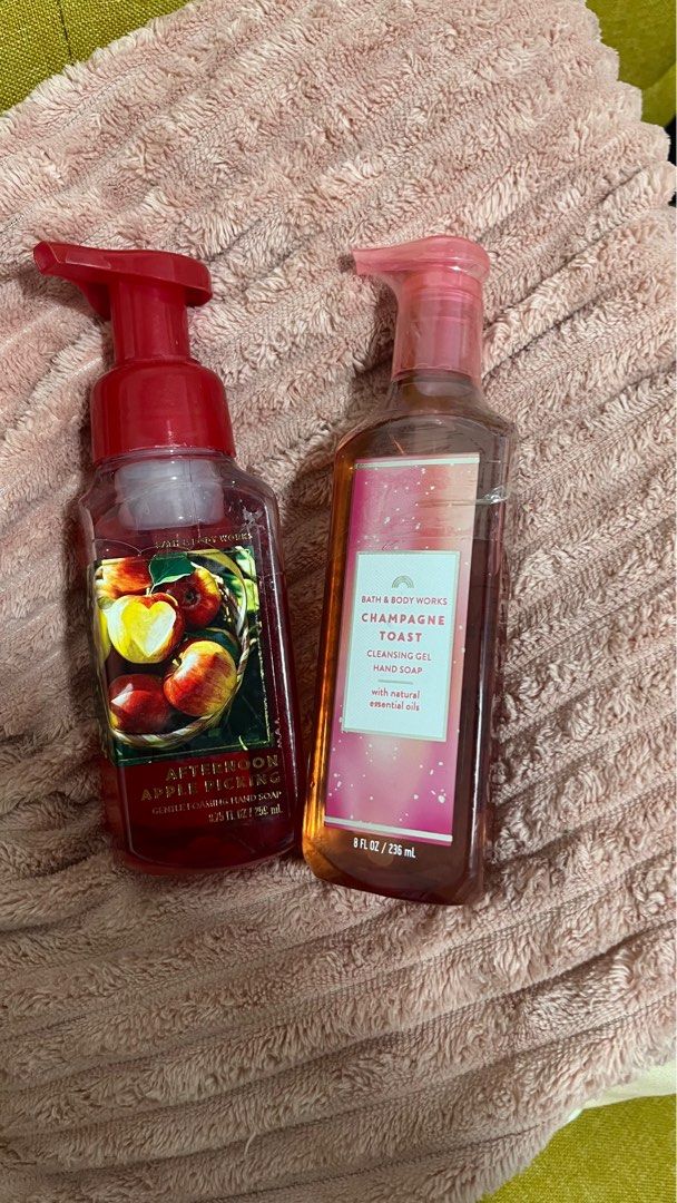 BATH AND BODY WORKS FOAMING HAND SOAP BUNDLE (Category: Bath) located in Manila. Submitted by arianaelise.collection (Listing ID 1286464566, Image 2). Description: Super low price. Got these in the States. RFS: Extra bottles 320 EACH 580 for both Foaming - Afternoon Apple Picking Gel - Champagne Toast.