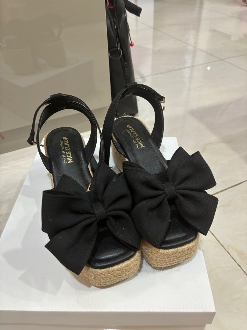 Cute hot sale sandal heels