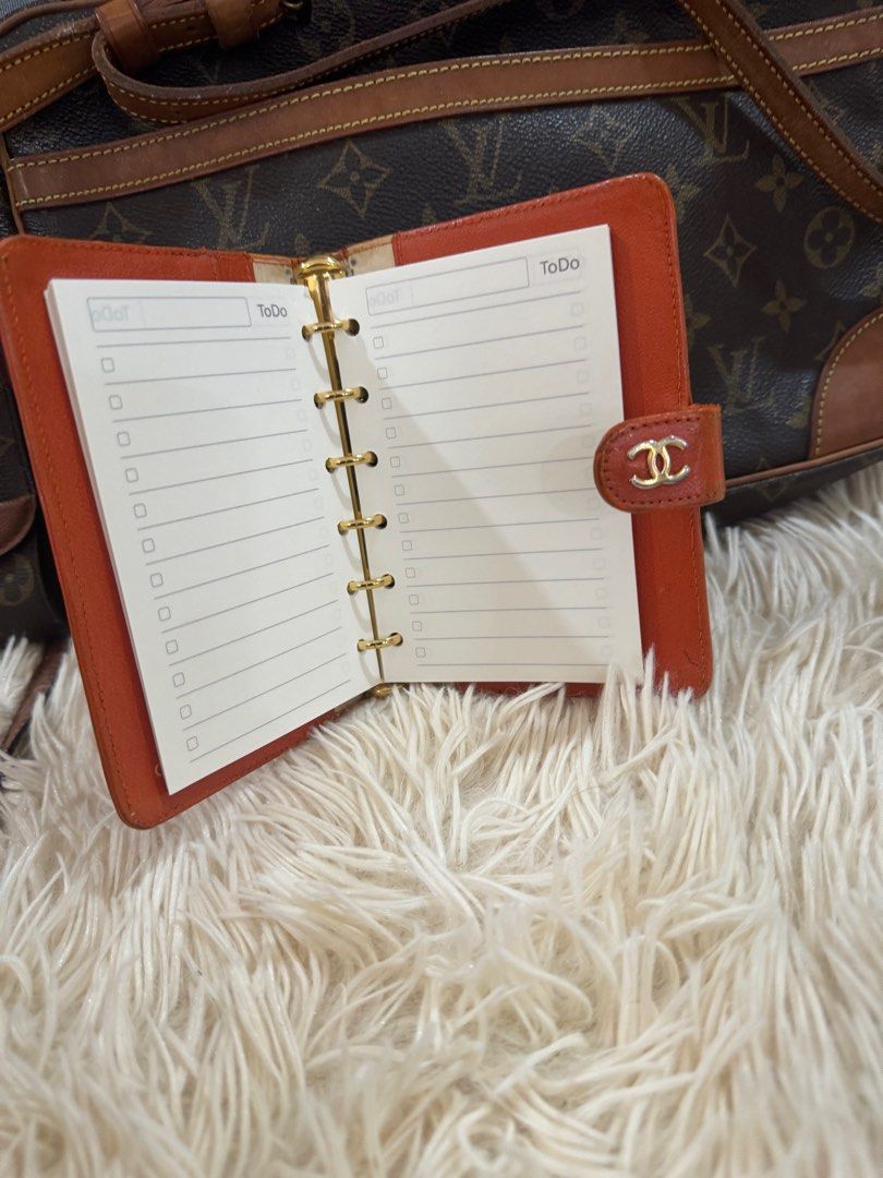 C HA NEL agenda PM. size with refill AUTHENTIC (Category: Luxury Bags & Wallets) located in Manila. Submitted by raila.bags (Listing ID 1286408322, Image 3). Description: with seal and refill na po minimal. flaws sa maarte .