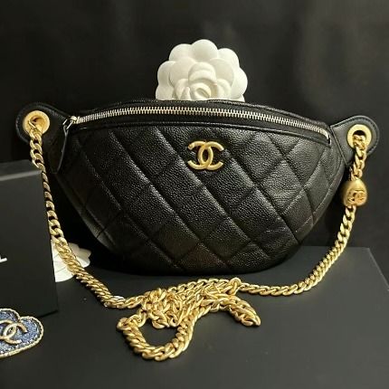 全新CHANEL 24P 黑色心口包/腰包心型調節扣荔枝皮/金扣, 名牌, 手袋及