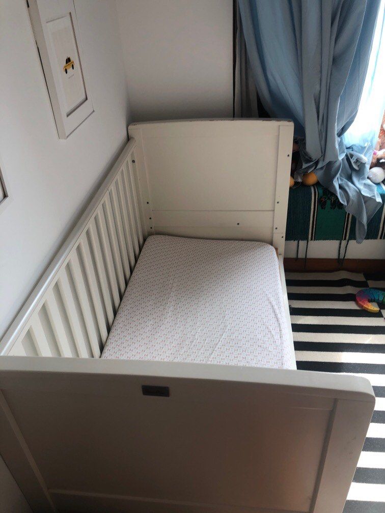 Convertible crib to bed Outlet