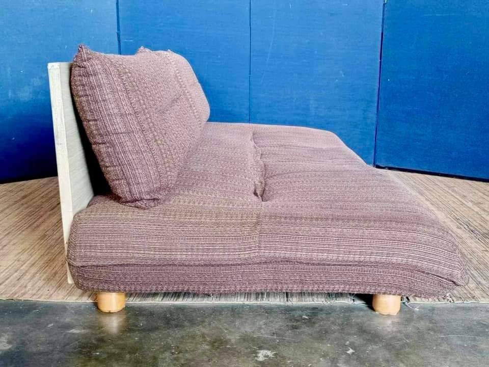 Daybed sofa (Category: Sofas) located in Quezon City. Submitted by matetdevis13 (Listing ID 1286461274, Image 3). Description: Daybed Sofa 71”L x 39”W x 11”SH Php 7,500 3-4 seater Single size bed Fabric seat Bulky foam In good condition.