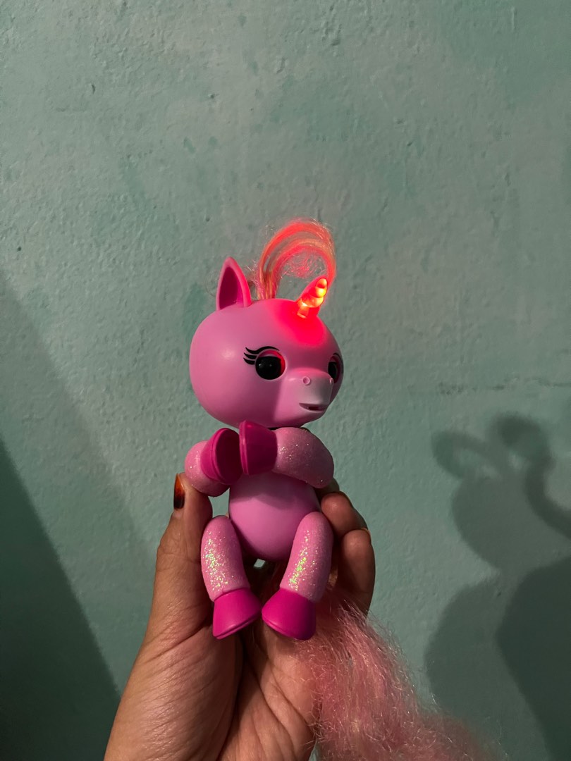 Fingerlings glitter unicorn 2025
