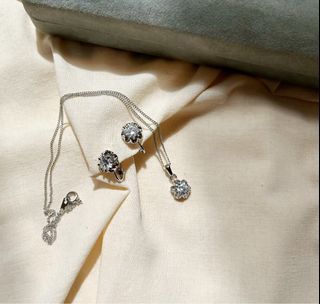 Flower Rhinestone Earrings & Necklace Set