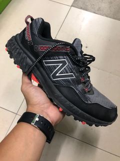 HIKING SHOES 8mens
