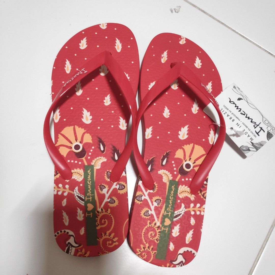 Red hotsell flip flops
