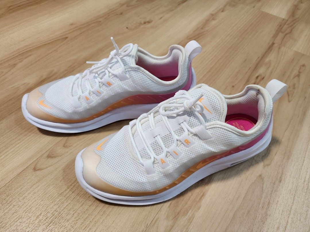 New ladies nikes best sale