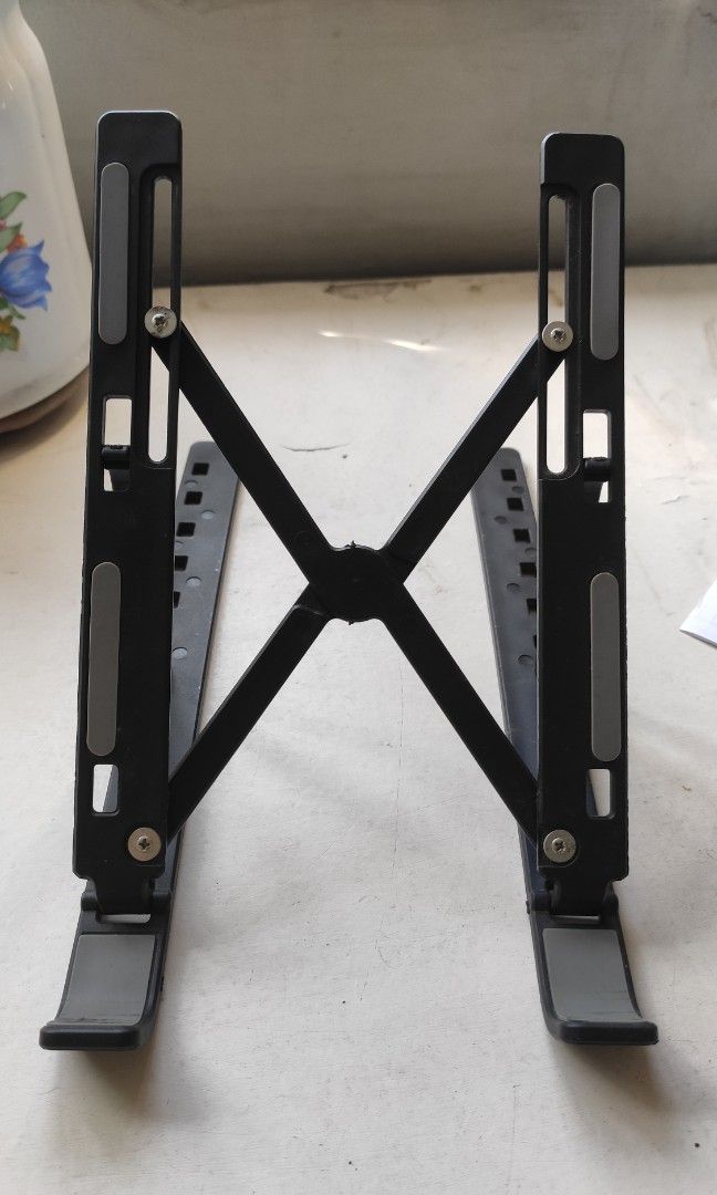 Tablet or laptop stand adjustable to 7 heights (Category: Other Accessories) located in Paranaque City. Submitted by roxanne.vds (Listing ID 1286415540, Image 1). Description: used laptop stand or Tablet stand Sturdy and adjustable black color not alloy RfS: not using anymore.