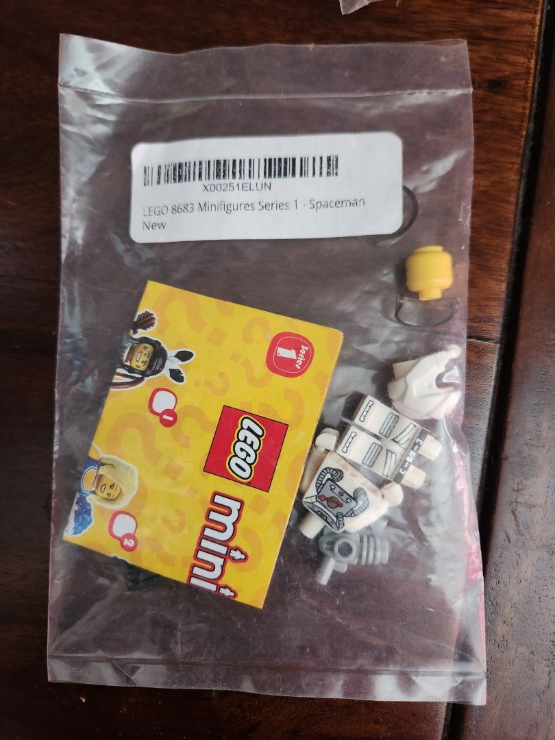 Lego 8683 series 1 minifig spaceman rare, Hobbies & Toys, Toys & Games ...