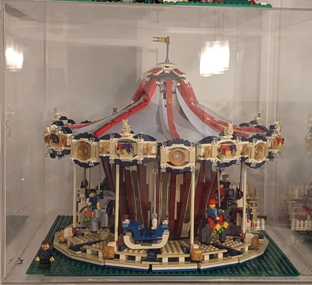 Lepin Grand Carousel 10196 brick set Ready Made and put in Acrylic Box.Come With Lighting on the Carousel