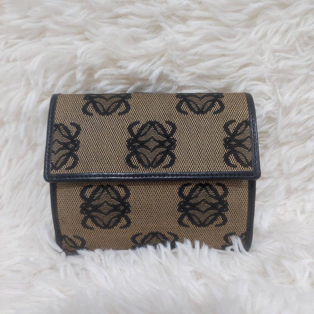 🇯🇵👛 Authentic LOEWE Wallet (Category: Luxury Bags & Wallets) located in Cavite. Submitted by yerbua103 (Listing ID 1286586385, Image 1). Description: 👛Loewe is a timeless, minimalist design and quality. It stands for aesthetically sophisticated design across it's entire product portfolio. This Loewe wallet in black leather with taupe/black exterior with the iconic Loewe's anagram. It has the coin compartment in black leather interior, card sl