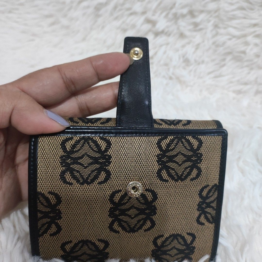 🇯🇵👛 Authentic LOEWE Wallet (Category: Luxury Bags & Wallets) located in Cavite. Submitted by yerbua103 (Listing ID 1286586385, Image 3). Description: 👛Loewe is a timeless, minimalist design and quality. It stands for aesthetically sophisticated design across it's entire product portfolio. This Loewe wallet in black leather with taupe/black exterior with the iconic Loewe's anagram. It has the coin compartment in black leather interior, card sl
