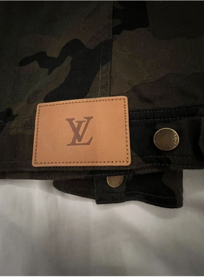 Louis Vuitton x supreme jacket Men s Fashion Coats Jackets and Outerwear on Carousell