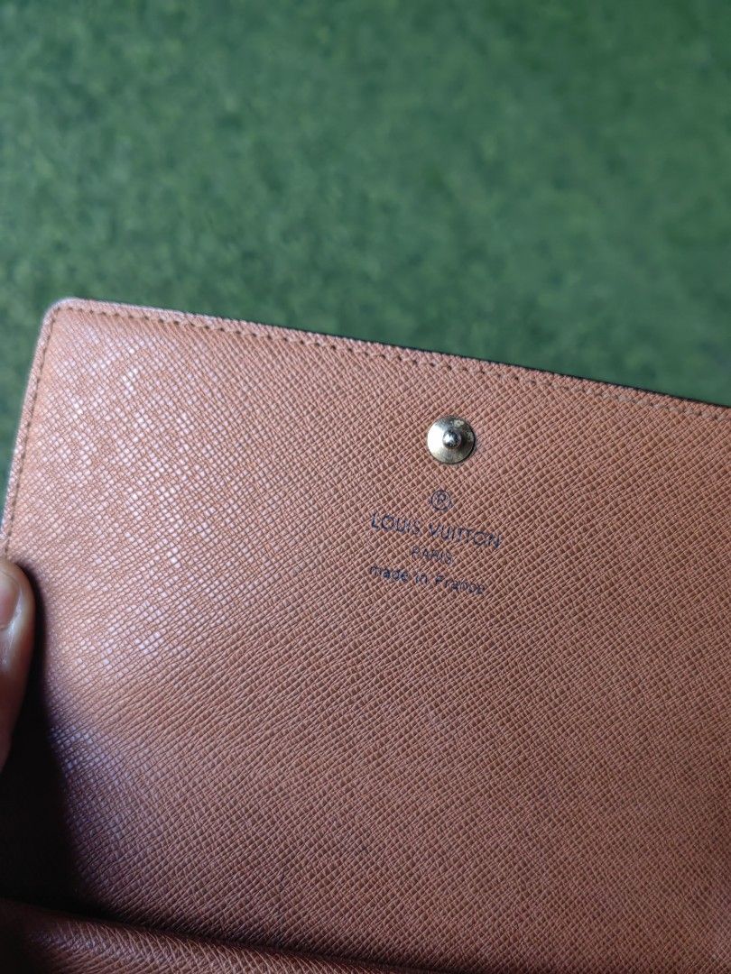 LV wallet medium (Category: Luxury Bags & Wallets) located in Pasig City. Submitted by atlaravibar (Listing ID 1286486353, Image 2). Description: LV vintage wallet medium size see pictures for flaws and issues bought it in Japan thrift shop not sure if original but all of their items are from japan 📌 bambang pasig city.