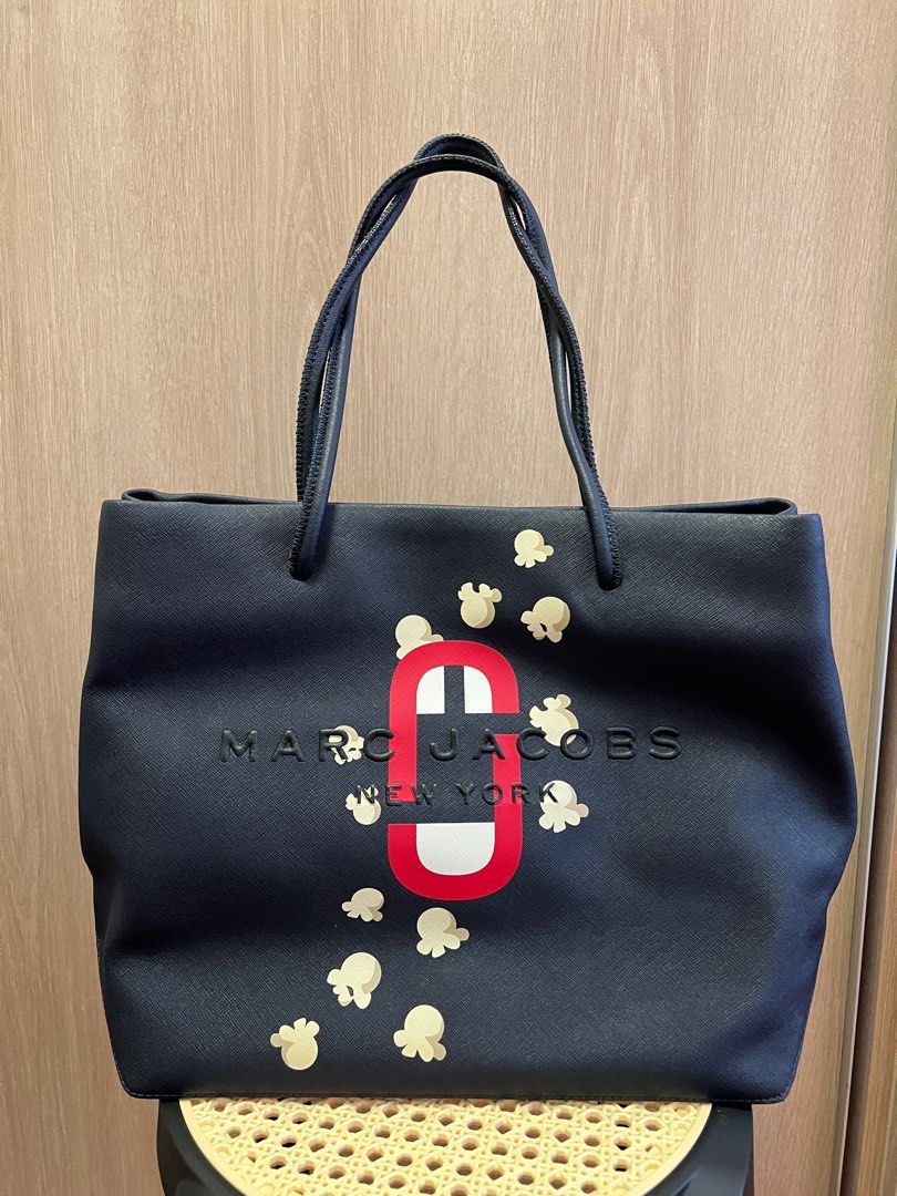 Marc jacobs logo deals shopper