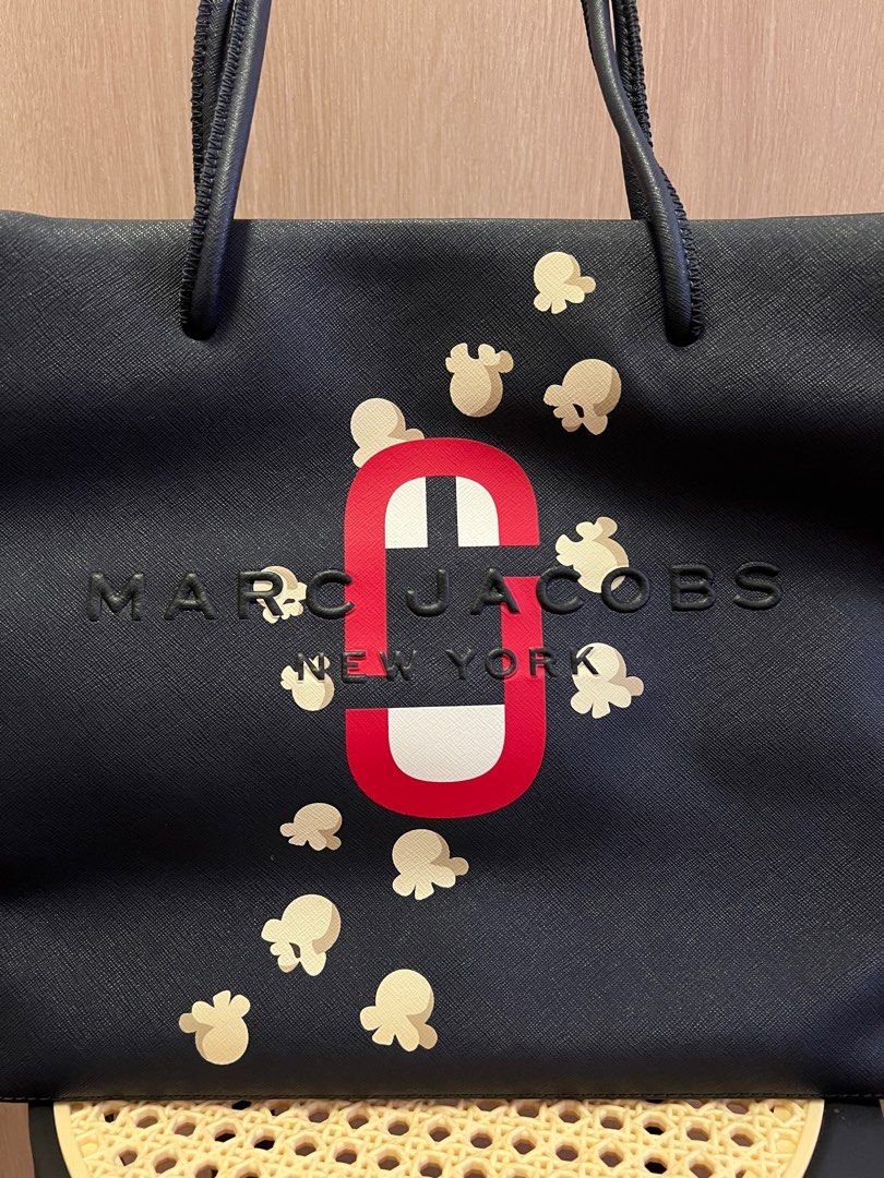Marc jacobs leather hotsell logo shopper tote