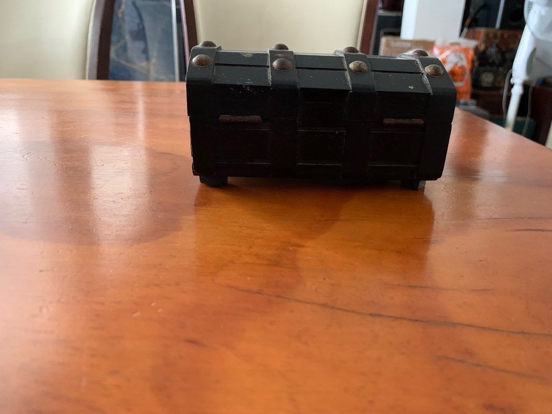 Old Jewelry Box (Category: Accessory Holder, Box & Organizers) located in Mandaue City. Submitted by james52 (Listing ID 1286448082, Image 2). Description: Please text me at 0932-416-1233 if interested.