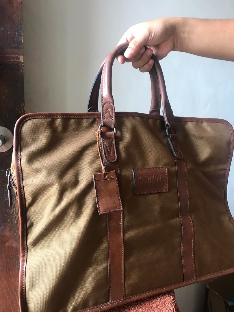 ORIGINAL MARUEM TRAVEL BAG - HUGE (Category: Shoulder Bags) located in Pasig City. Submitted by healthnfeshn (Listing ID 1286493100, Image 3). Description: Excellent quality bag. This has no issue. RFS: decluttering.