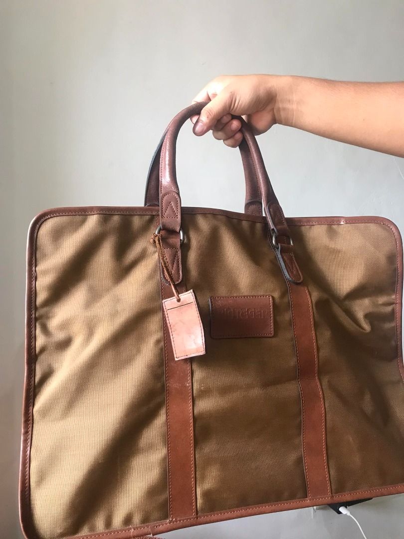 ORIGINAL MARUEM TRAVEL BAG - HUGE (Category: Shoulder Bags) located in Pasig City. Submitted by healthnfeshn (Listing ID 1286493100, Image 1). Description: Excellent quality bag. This has no issue. RFS: decluttering.