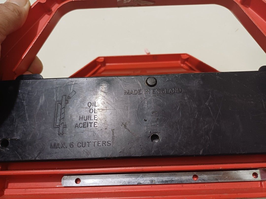 PUNCHER 4 HOLES METAL (Category: Craft Supplies & Tools) located in Binangonan. Submitted by roderickse74371 (Listing ID 1286416852, Image 3). Description: 4 HOLES PUNCHER MADE IN ENGLAND METAL HEAVY DUTY MABIGAT WORKING CONDITION.