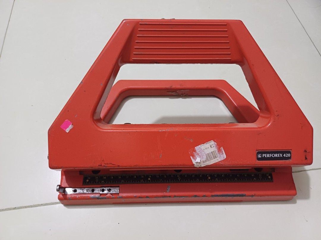 PUNCHER 4 HOLES METAL (Category: Craft Supplies & Tools) located in Binangonan. Submitted by roderickse74371 (Listing ID 1286416852, Image 1). Description: 4 HOLES PUNCHER MADE IN ENGLAND METAL HEAVY DUTY MABIGAT WORKING CONDITION.