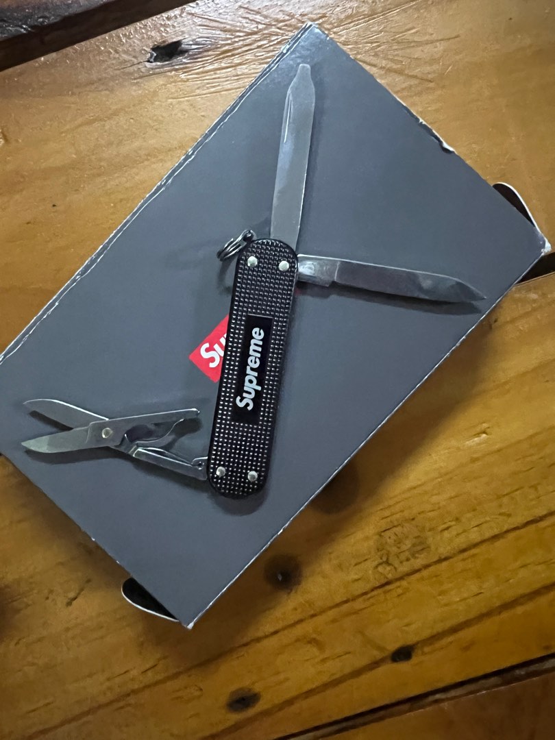 Supreme victorinox shop classic alox knife