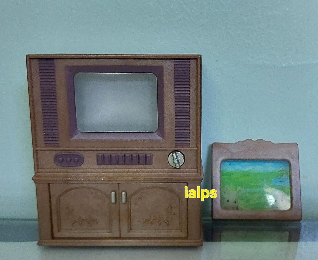 Sylvanian Families Battery Operated TV Set (Category: Kids Toys) located in Angono. Submitted by lpsflover (Listing ID 1286454876, Image 1). Description: Needs 2x AAA batteries to work (not included). Turn the knob horizontally to make the TV set light up, and vertically to turn it off. Turned on twice (once during unboxing years ago, and once this week to check it it still working). Not available in malls anymore. Payment via BDO/BPI. Shipping v