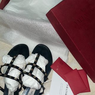 Harga sandal valentino best sale garavani