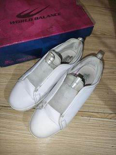 World Balance White Shoes For Women (PRELOVED)