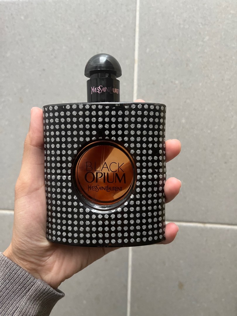 Black opium shine on store
