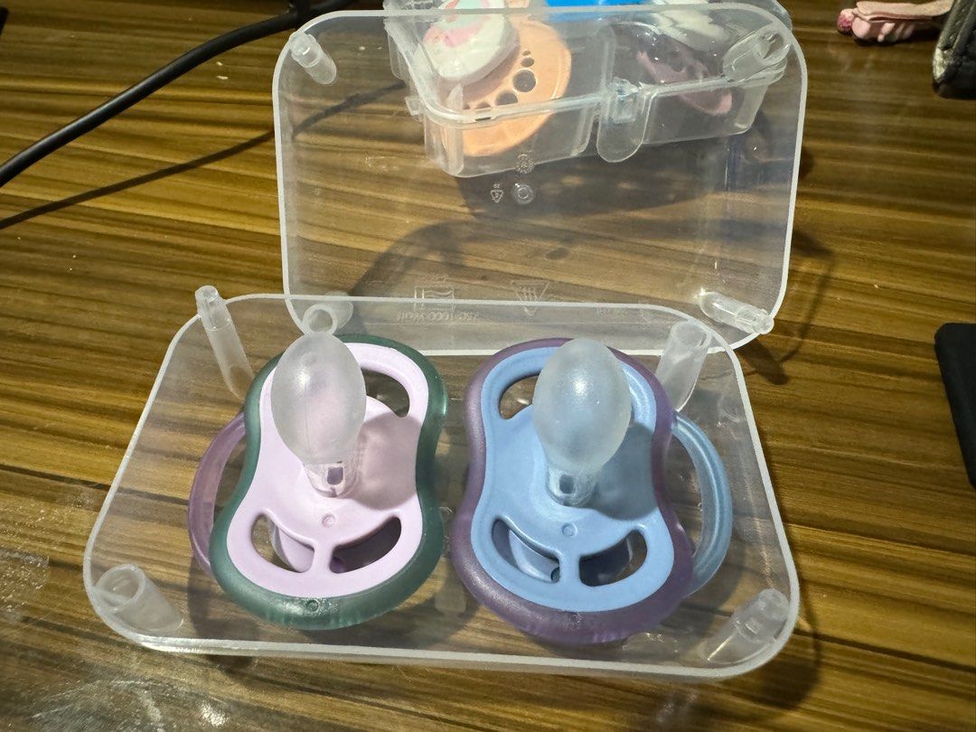 Avent Pacifier 6-18m (Category: Soothers & Pacifiers) located in Quezon City. Submitted by lexieshuu162243 (Listing ID 1286738211, Image 2). Description: This came from the US. All new.