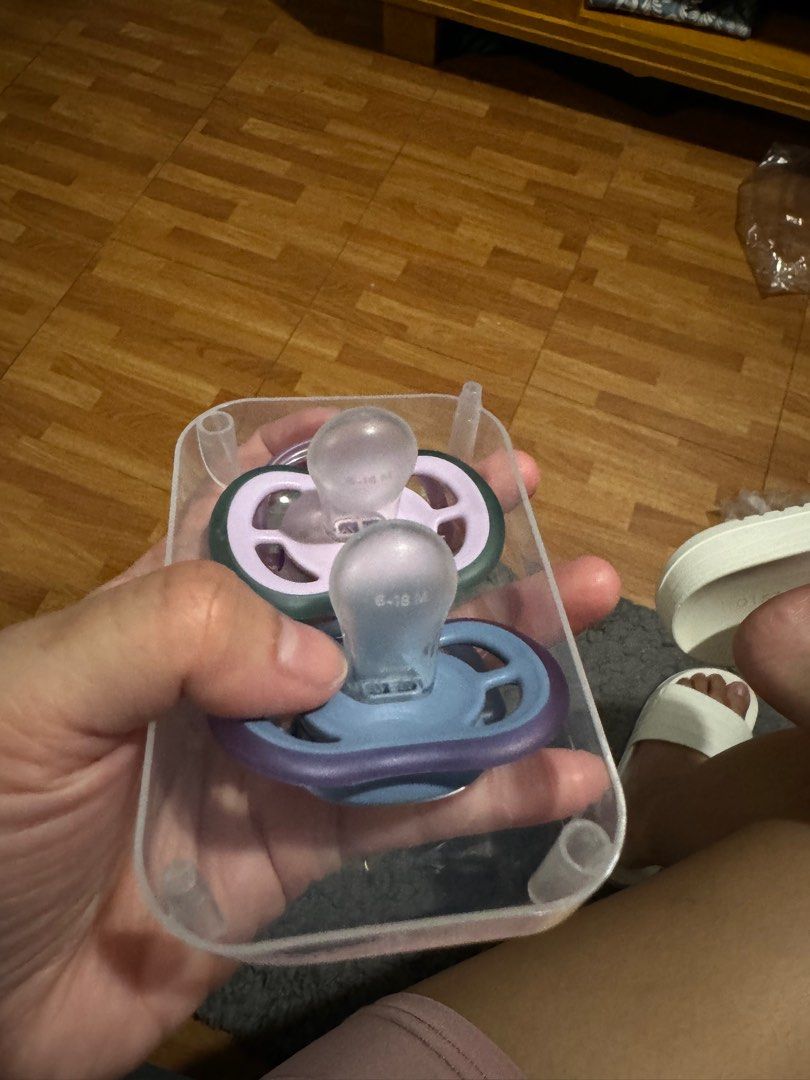 Avent Pacifier 6-18m (Category: Soothers & Pacifiers) located in Quezon City. Submitted by lexieshuu162243 (Listing ID 1286738211, Image 3). Description: This came from the US. All new.