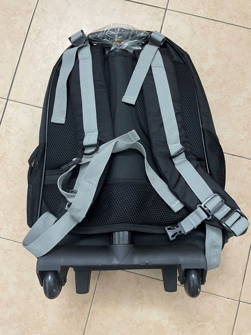 Backpack with roller (Category: Backpacks) located in Putrajaya. Submitted by yelles (Listing ID 1286653590, Image 3). Description: Napsack with roller and adjustable handle Brand New 3 compartments Thick zip with small lock .