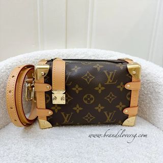 (Category: ) located in . Submitted by brands_lover (Listing ID 1286742134, Image 1). Description: .